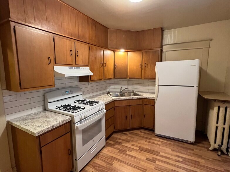 Building Photo - 222 Lafayette Ave NE