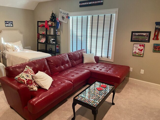 Building Photo - 4BR/4.5BA Furnished Townhome For Rent