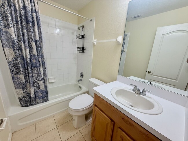 Building Photo - Three Bedroom Townhome in Heritage Harbour