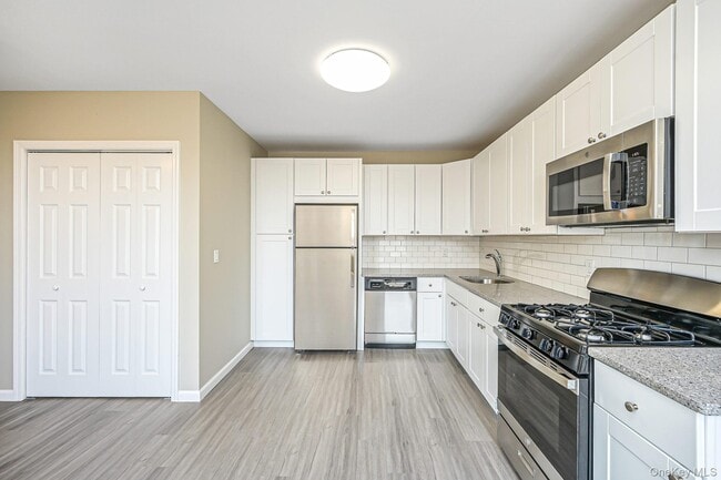 Building Photo - 463-465 E Main St