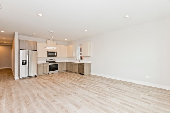 Primary Photo - 2725 N Ashland Ave