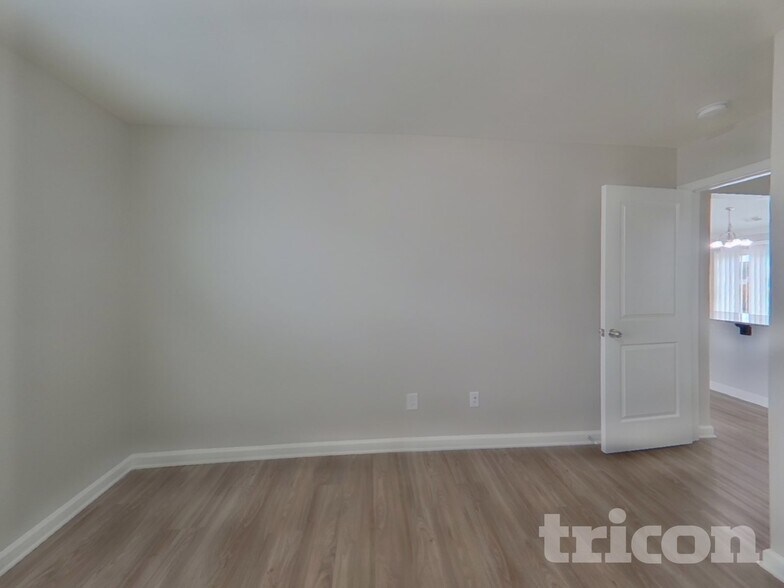 Building Photo - 333 Finch Ln