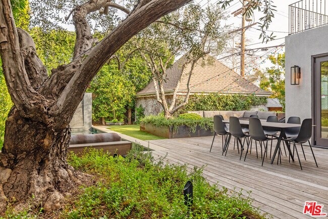 Building Photo - 100 N La Jolla Ave