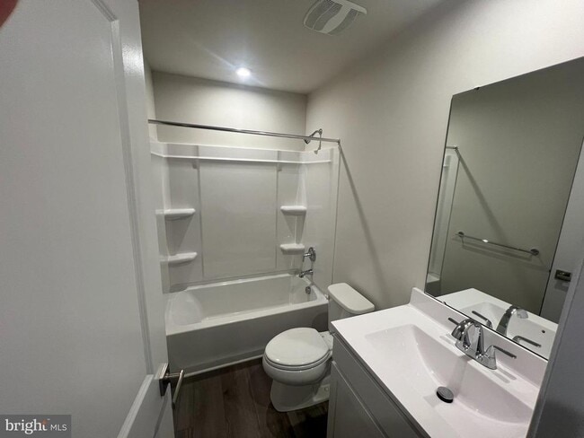 Building Photo - 1180 W Walnut Rd