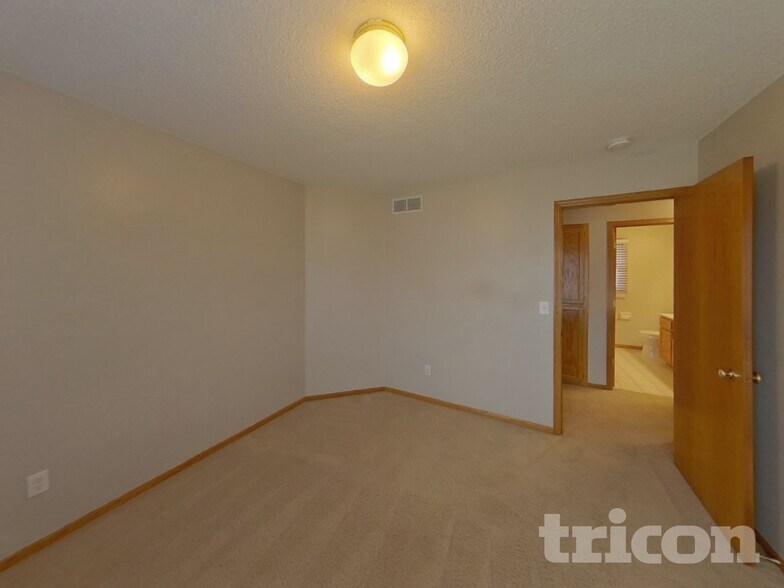 Building Photo - 10071 Raleigh Ct