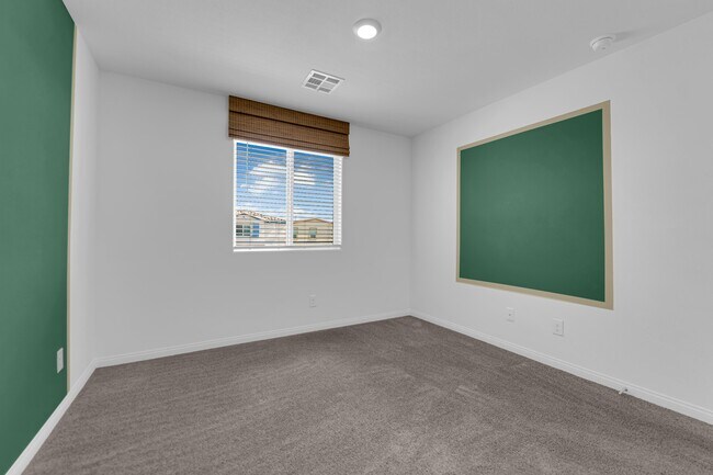 Building Photo - 4747 Bluebird Clfs Ave