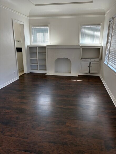 Building Photo - 1042 Saint Louis Ave
