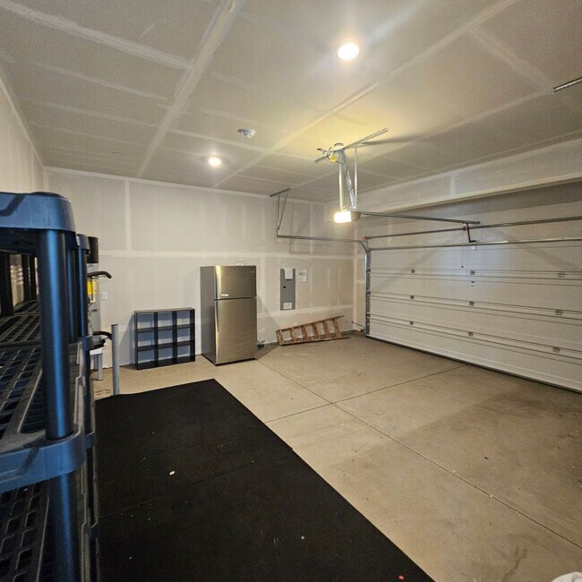 Building Photo - Beautiful 4-Bedroom Home with Spacious Loft, Fenced Yard & More!