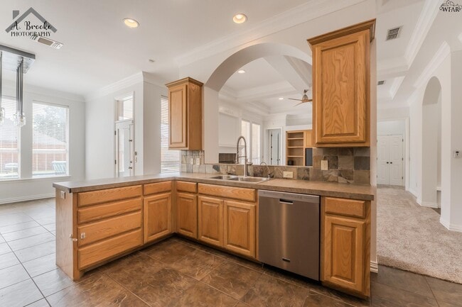 Building Photo - 4937 Silver Crest Dr