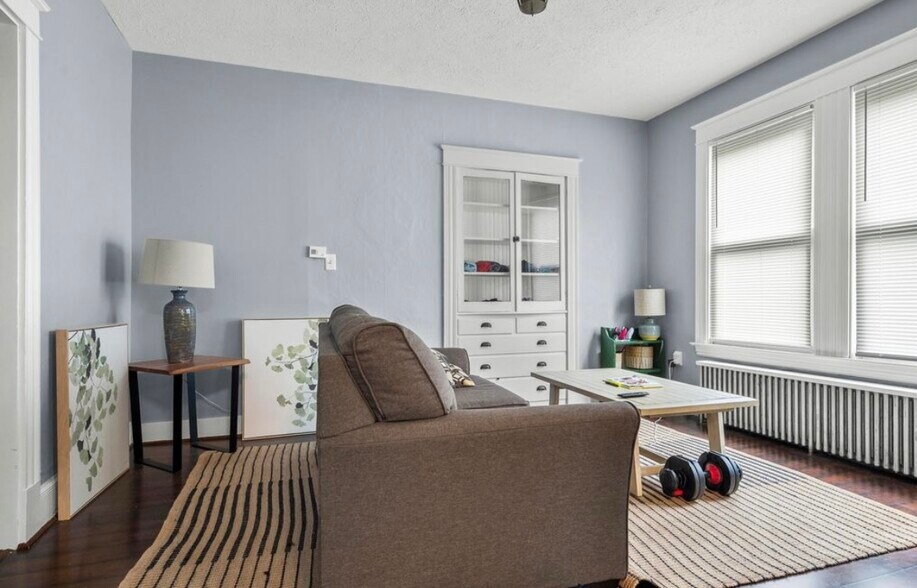 Building Photo - 41 Burbank St