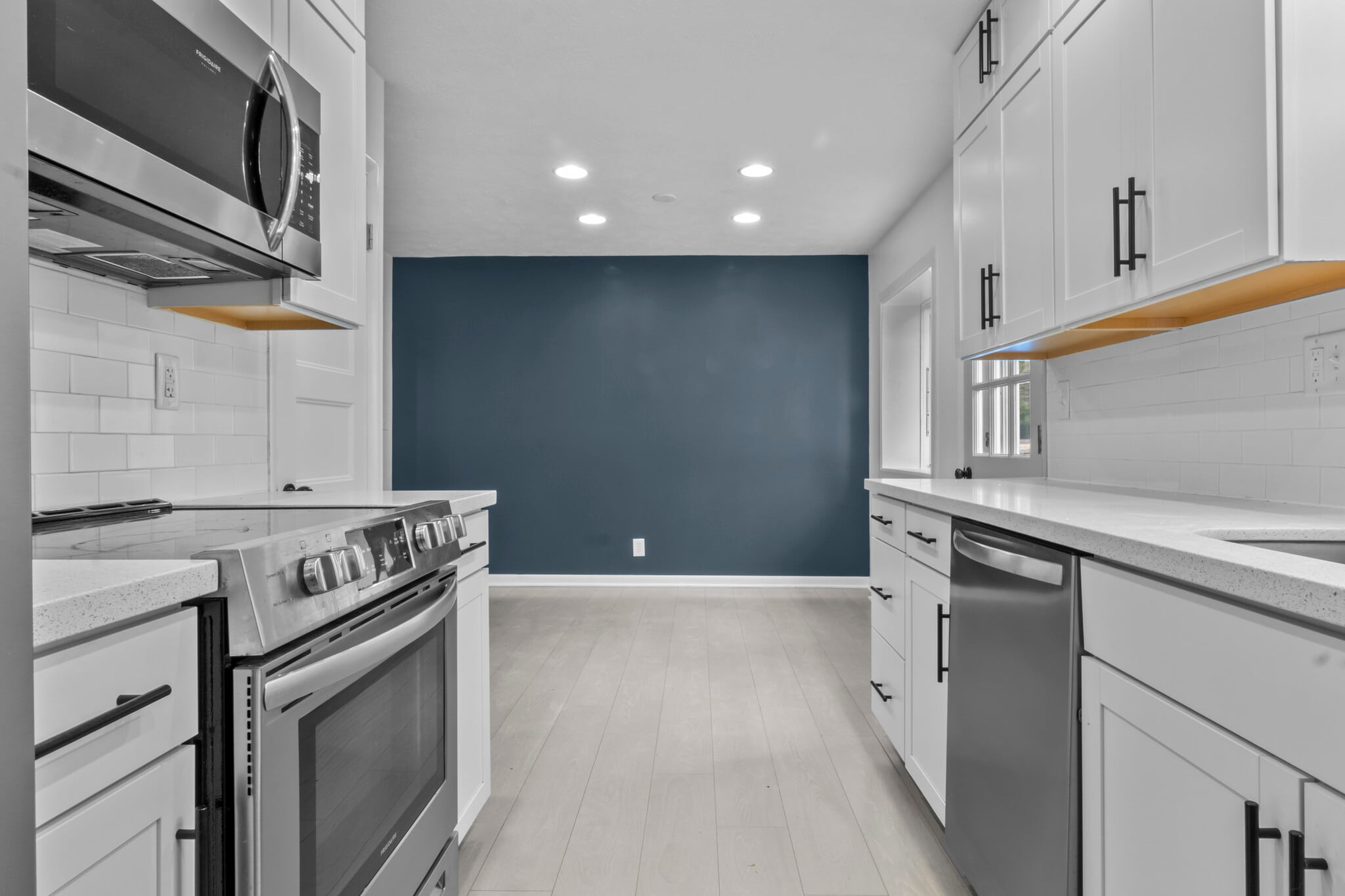 Building Photo - 820 Eaglewood Dr