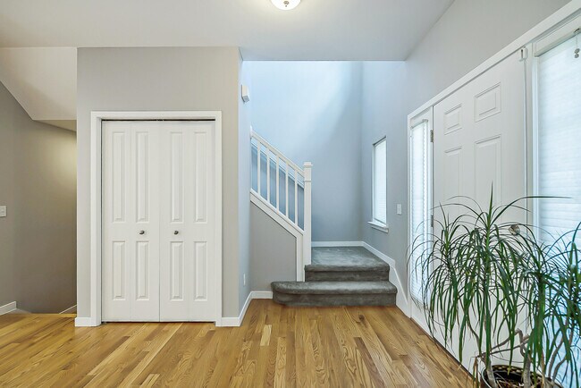 Building Photo - 348 Sedgewood Ln
