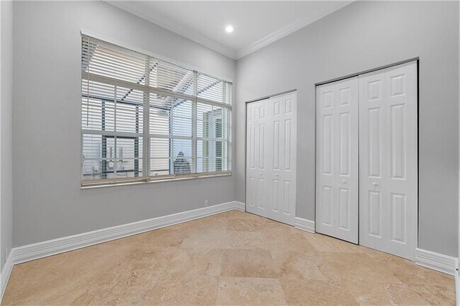 Building Photo - 10980 NW 78th Pl