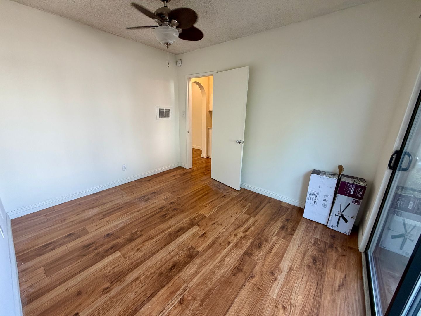 Building Photo - 12618 Pacific Ave