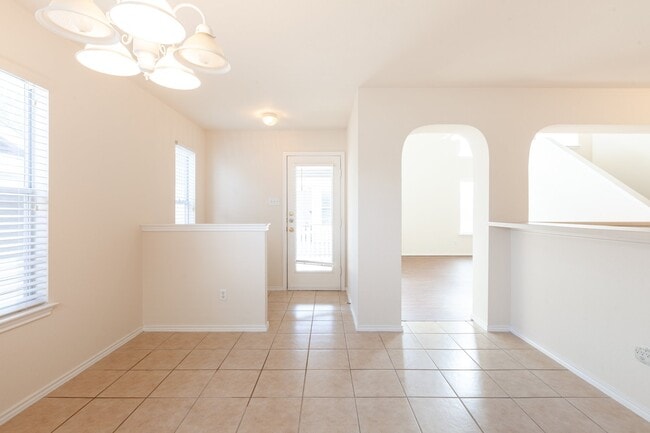 Building Photo - 4 bedroom Two Story Home in Plum Creek