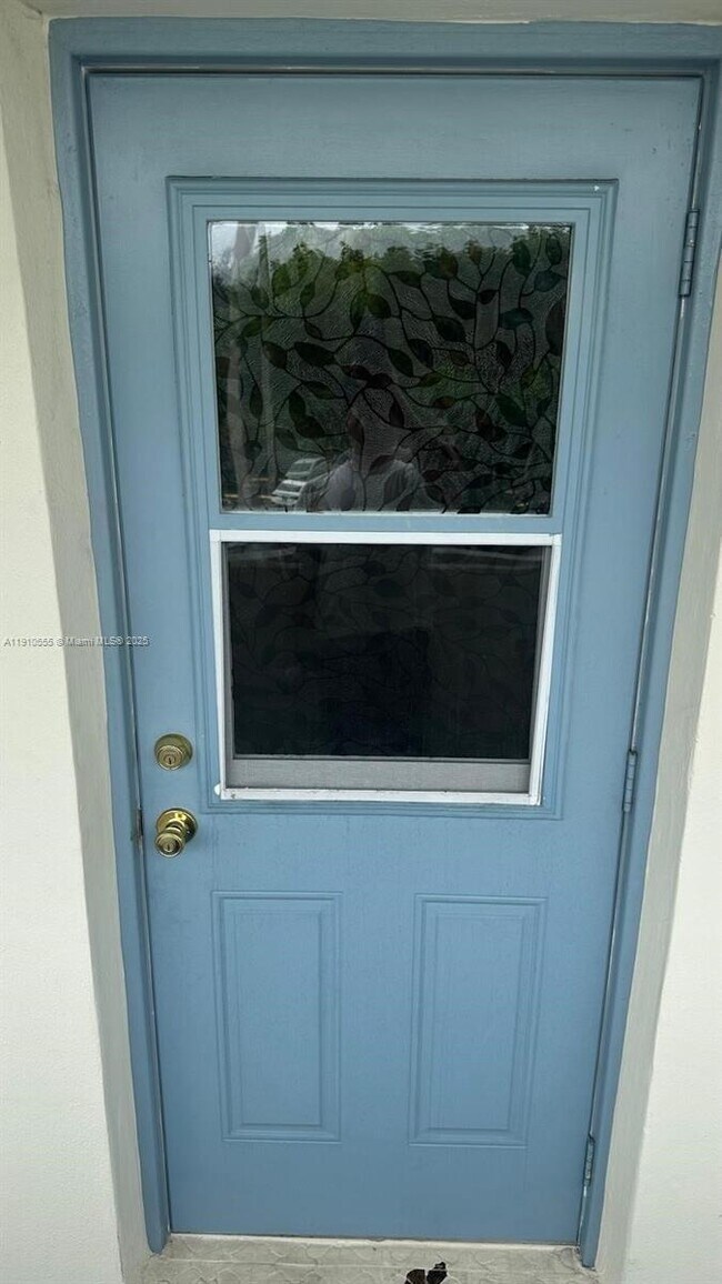 Building Photo - 1701 NE 191st St