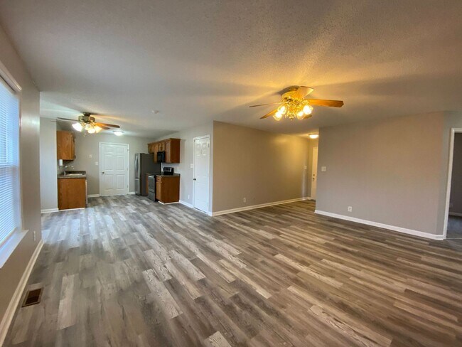 Building Photo - 3 Bed 2 Bath Amazing Home!