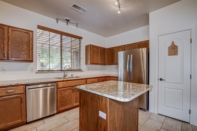 Building Photo - 3 bedroom 2 bathroom home for Rent in StoneRidge!