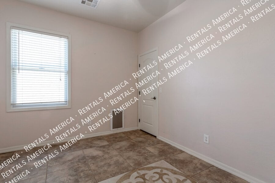 Building Photo - 2120 E Chanute Pass