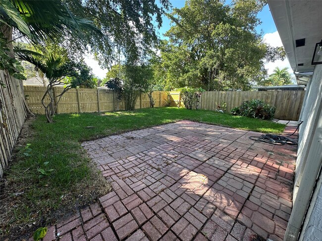 Building Photo - 814 SW 12th Pl