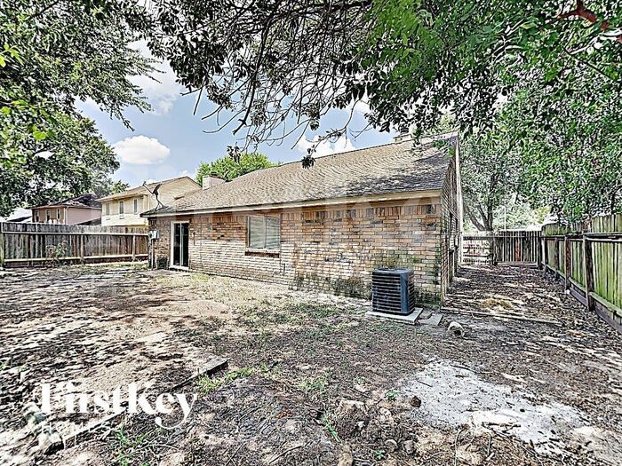 Building Photo - 18115 Brooknoll Dr