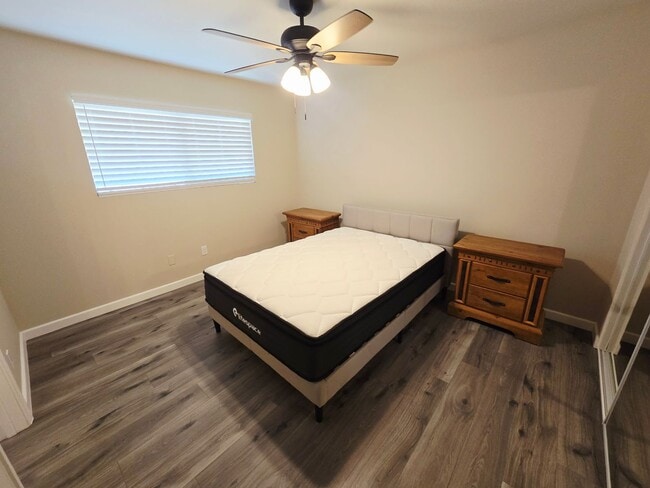 Building Photo - Remodeled with all appliances!
