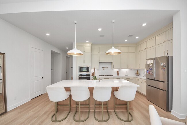 Building Photo - 2995 Tantara Dr