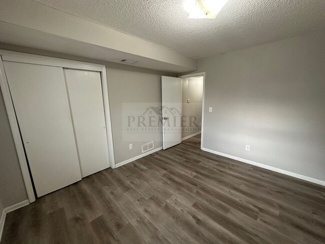 Building Photo - 302 W Montgomery St