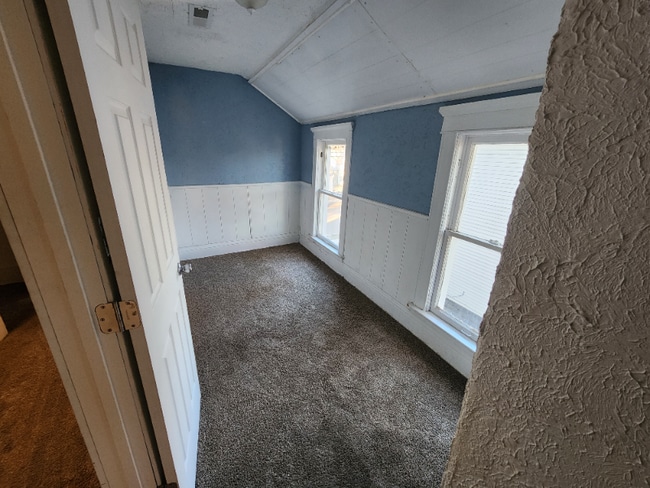 Building Photo - 214 E Belmont St