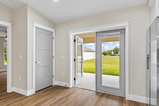 Building Photo - Modern Living Awaits!