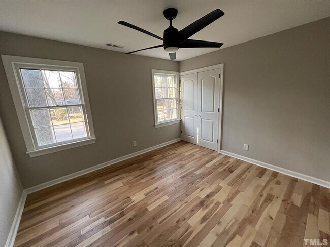 Building Photo - 1212 Country Ct