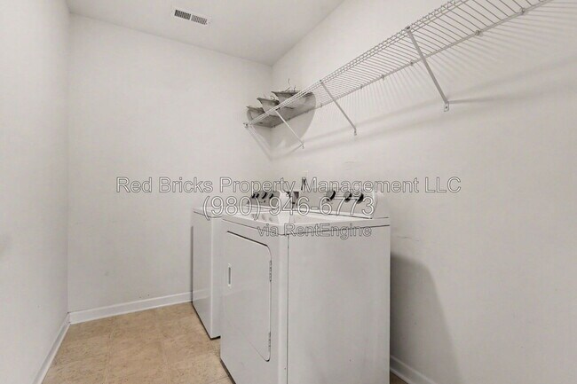 Building Photo - 13431 Savannah Point Dr