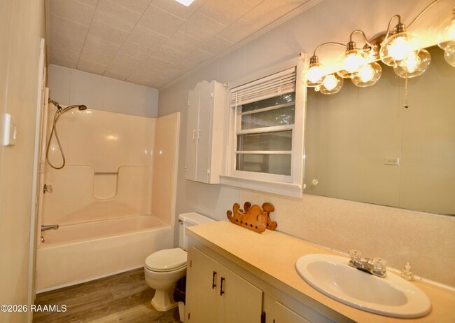 Building Photo - 2114 S Ave F