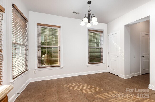 Building Photo - 9429 Ridgeforest Dr