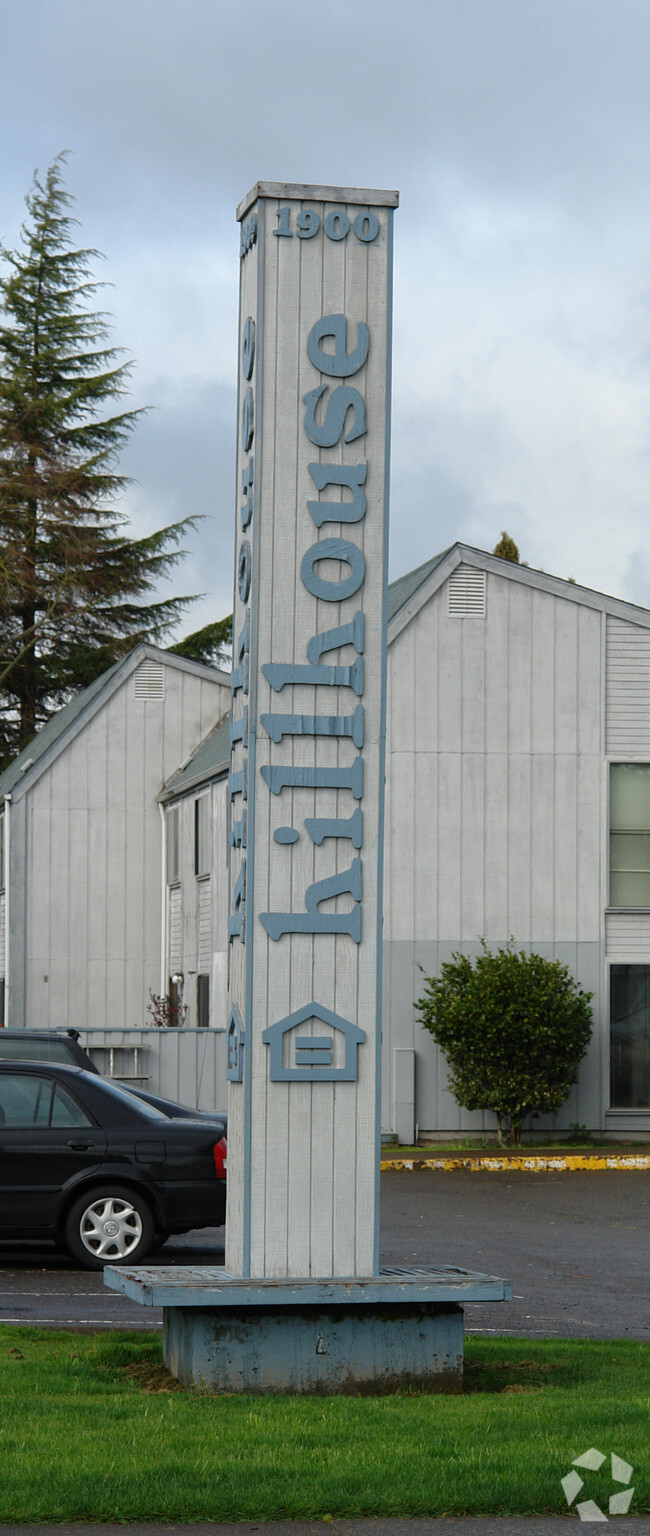 Building Photo - Hillhouse Apartments