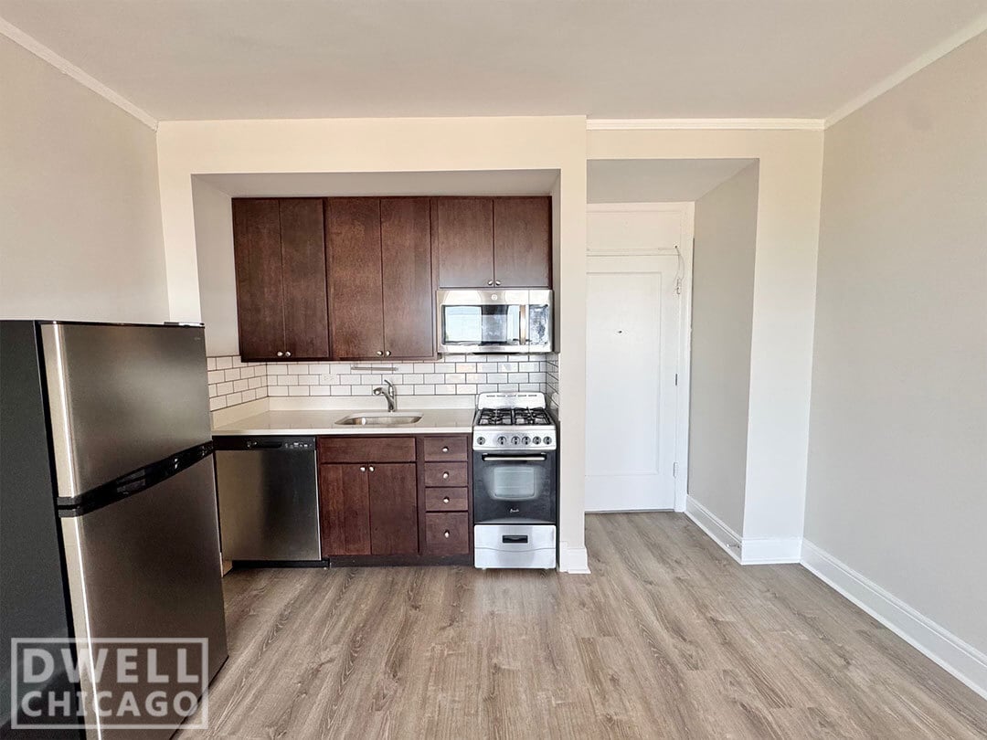 Building Photo - 3333 W Diversey Ave