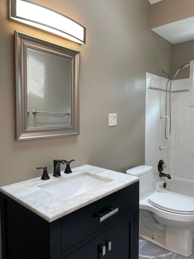 Building Photo - 3421 Holwyn Rd