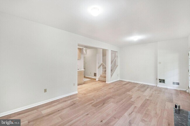 Building Photo - 15831 Glacier Ct