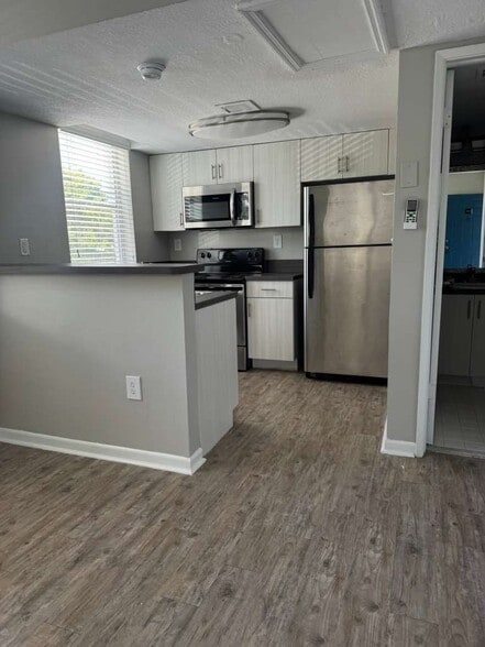 Primary Photo - 837 Espanola Way