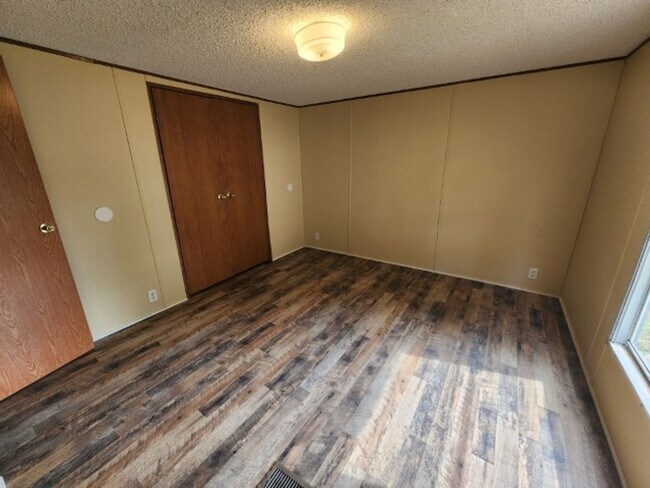Building Photo - 42 Wilma Ln