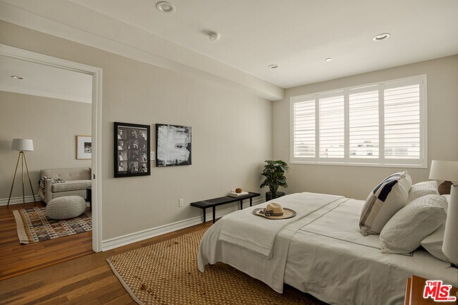 Building Photo - 837 N Hudson Ave