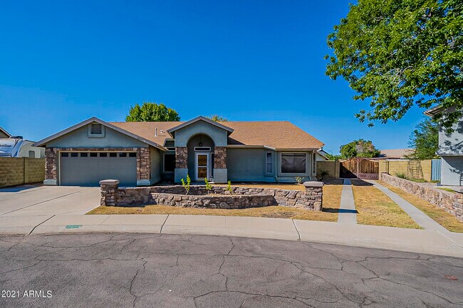 Building Photo - 8844 W Cavalier Dr