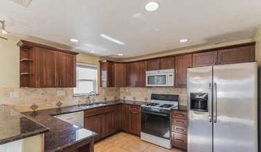 Building Photo - 410 E Waverly St