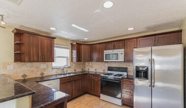 Building Photo - Available for a 10 month lease!! 4 bed, 2 bath less than a mile to campus! Pre-leasing for August...