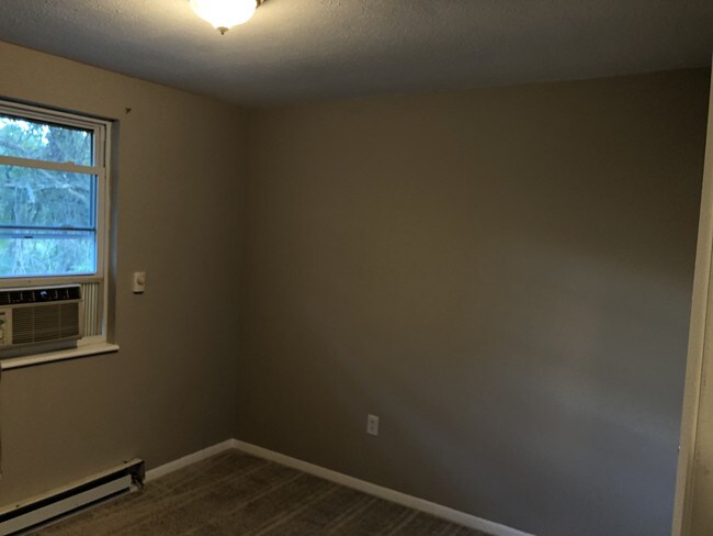2nd bedroom - 3087 Meadowview Dr
