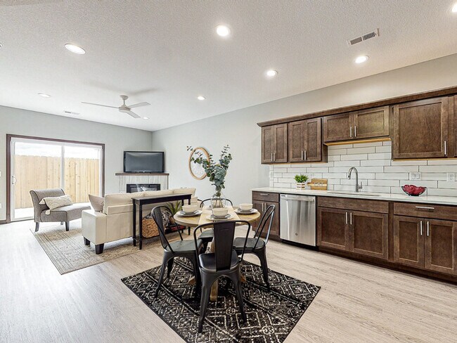 Building Photo - Stratford Crossing Townhomes
