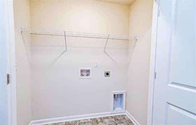 Building Photo - Spacious 3/2 Available On October 1st!