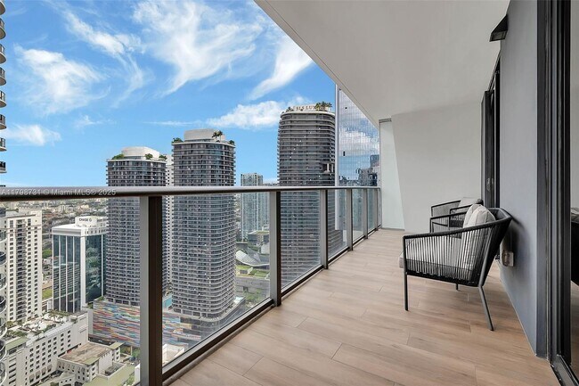 Building Photo - 1010 Brickell Ave