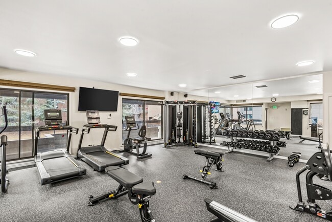 Building Photo - 1039 E Cooper Ave