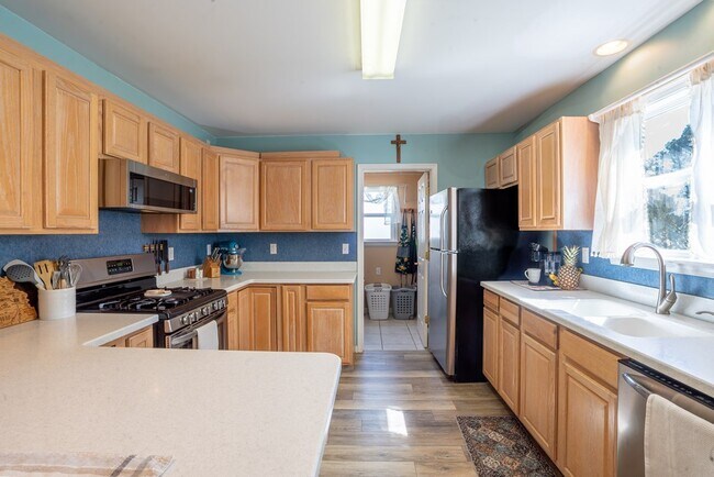 Building Photo - 2247 Pike Dr